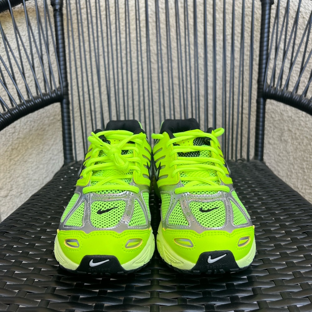 Size 6 Nike Air Pegasus 2005 Volt Lime Green Women’s Sneakers - Picture 3 of 9